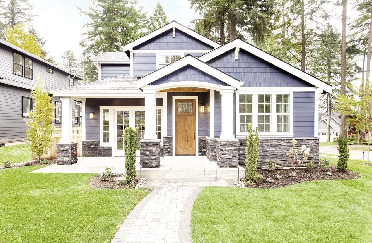 Front of a house in daylight from the perspective of someone with achromatopsia. First of five stages.