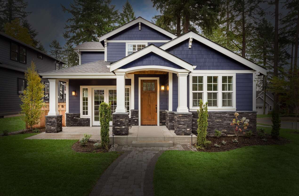 Front of a house in daylight from the perspective of someone with retinitis pigmentosa. First of five stages.