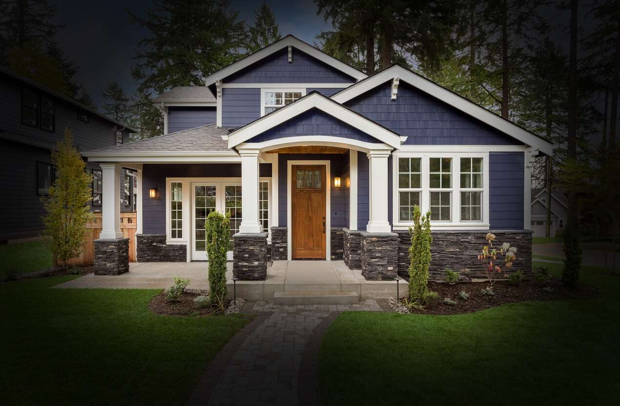 Front of a house in daylight from the perspective of someone with retinitis pigmentosa. Second of five stages.