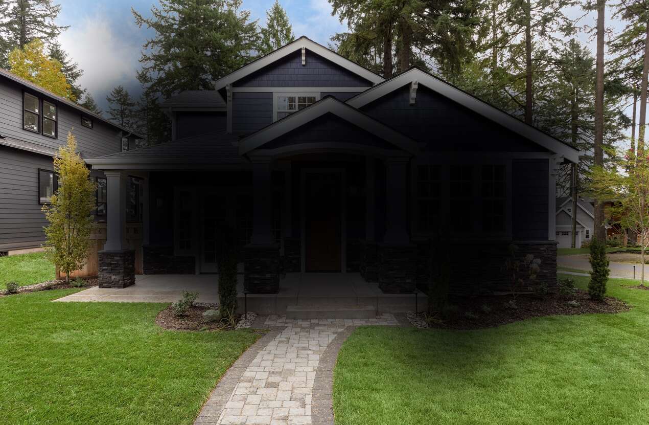 Front of a house in daylight from the perspective of someone with Stargardt disease. Fourth of five stages.