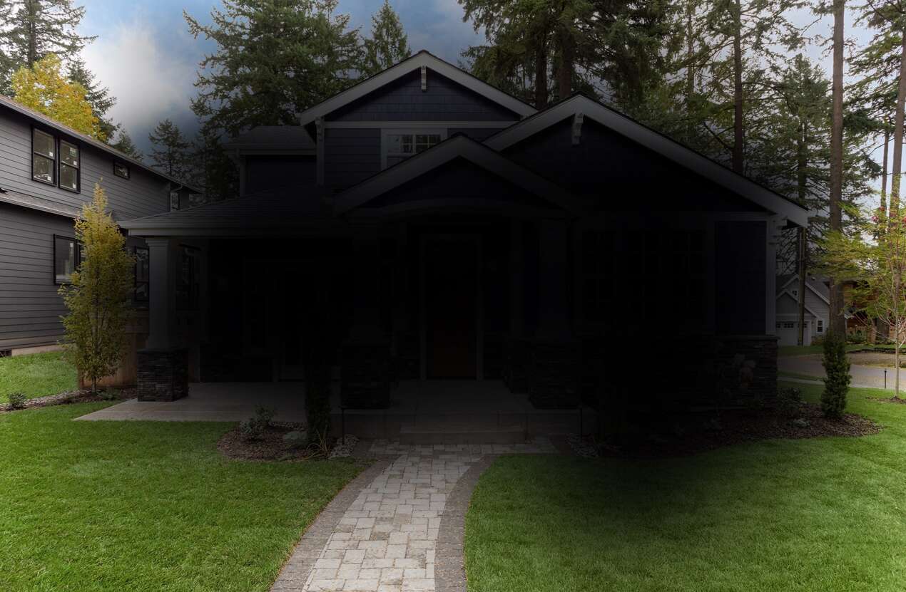 Front of a house in daylight from the perspective of someone with Stargardt disease. Fifth of five stages.